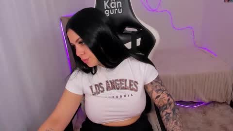 V  I C  T O R I A  online show from 11.15.25