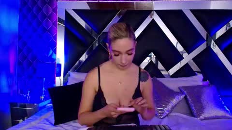 Snapshot of victtoria_lee chatting on 10.17.25 victtoria lee online show from 10.17.25