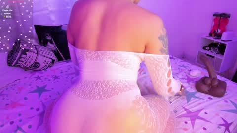 Snapshot of victtoriamoon_1 chatting on 01.23.25 Moon online show from 01.23.25