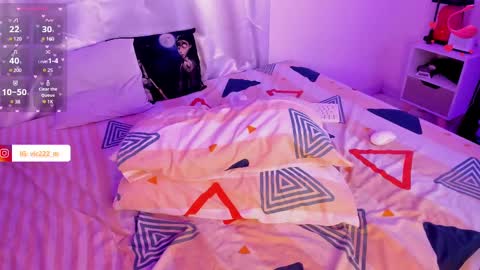 Snapshot of victtoriamoon_1 chatting on 03.08.25 Moon online show from 03.08.25