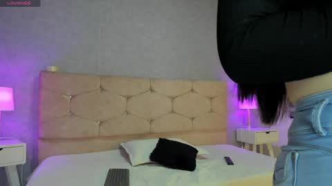 Snapshot of viiolet_collins chatting on 05.13.26 VIOLET online show from 05.13.26
