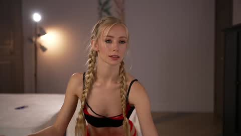 Snapshot of vika54784 chatting on 10.31.25 vika54784 online show from 10.31.25