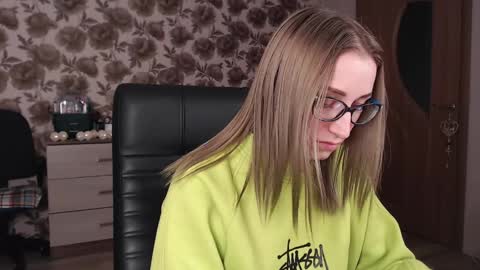 Snapshot of vikaericka chatting on 12.10.24 Vika online show from 12.10.24