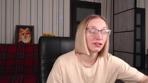 Snapshot of vikaericka chatting on 12.05.25 Vika online show from 12.05.25