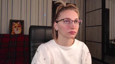 Snapshot of vikaericka chatting on 01.09.26 Vika online show from 01.09.26