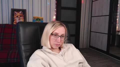 Snapshot of vikaericka chatting on 01.16.26 Vika online show from 01.16.26