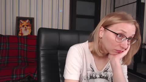 Snapshot of vikaericka chatting on 05.19.26 Vika online show from 05.19.26