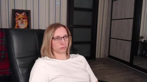 Snapshot of vikaericka chatting on 05.21.26 Vika online show from 05.21.26