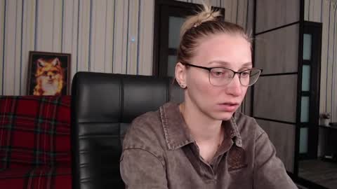 Snapshot of vikaericka chatting on 05.23.26 Vika online show from 05.23.26