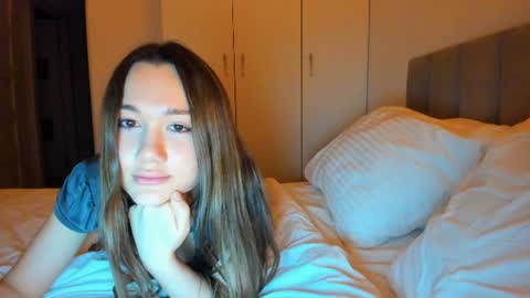 Snapshot of vikawels chatting on 06.28.26 Vika online show from 06.28.26