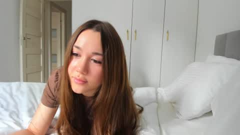 Snapshot of vikawels chatting on 07.05.26 Vika online show from 07.05.26