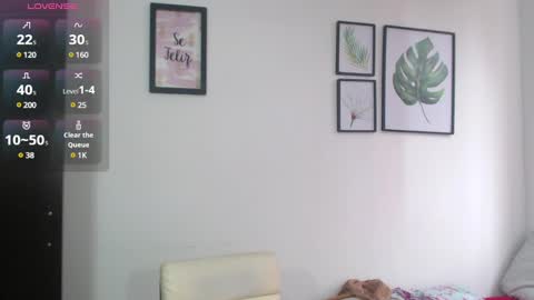 Snapshot of viki_mom chatting on 01.25.25 Viki Mom  online show from 01.25.25