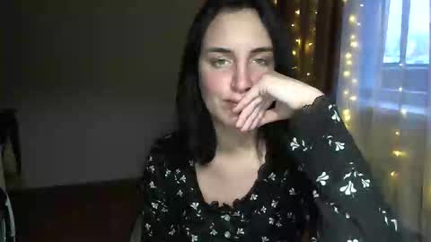 Snapshot of vikipop chatting on 02.25.26 vikipop online show from 02.25.26