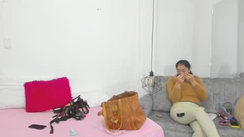 vikiTomson online show from 02.20.25