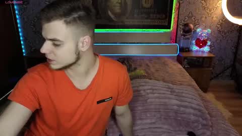 Snapshot of vikki_and_george chatting on 03.06.25 vikki and george online show from 03.06.25