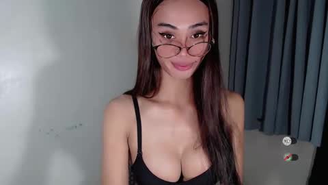 Snapshot of vikkylustfull chatting on 12.19.24 vikkylustfull online show from 12.19.24