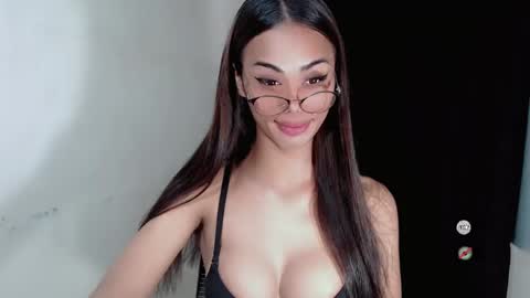 Snapshot of vikkylustfull chatting on 01.12.25 vikkylustfull online show from 01.12.25