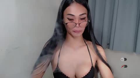 Snapshot of vikkylustfull chatting on 02.11.25 vikkylustfull online show from 02.11.25