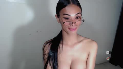 Snapshot of vikkylustfull chatting on 02.24.25 vikkylustfull online show from 02.24.25