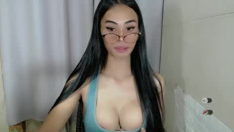 Snapshot of vikkylustfull chatting on 02.27.25 vikkylustfull online show from 02.27.25
