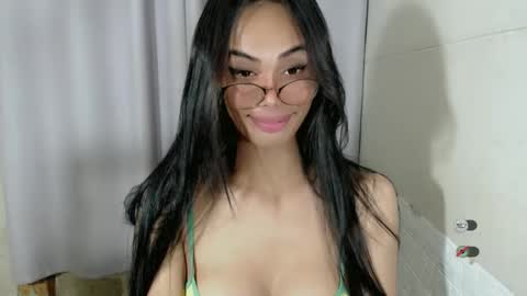 Snapshot of vikkylustfull chatting on 03.01.25 vikkylustfull online show from 03.01.25