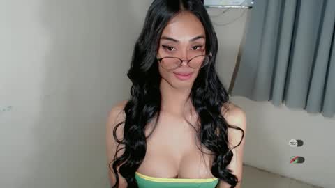 Snapshot of vikkylustfull chatting on 03.08.25 vikkylustfull online show from 03.08.25