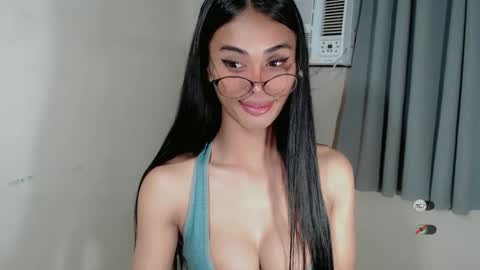 Snapshot of vikkylustfull chatting on 03.08.25 vikkylustfull online show from 03.08.25