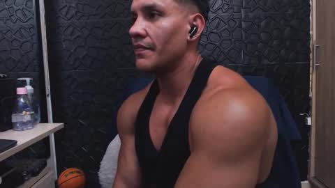 Viktor Herrera online show from 10.04.25