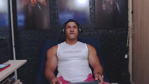 Snapshot of viktorherrera chatting on 05.22.26 Viktor Herrera online show from 05.22.26
