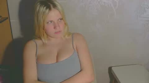 Snapshot of viktoria20502 chatting on 12.15.25 viktoria20502 online show from 12.15.25