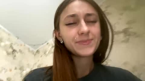 Snapshot of viktoria9898 chatting on 12.16.24 Sweett online show from 12.16.24