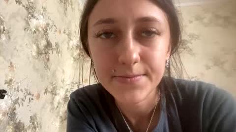 Snapshot of viktoria9898 chatting on 09.18.25 Sweett online show from 09.18.25