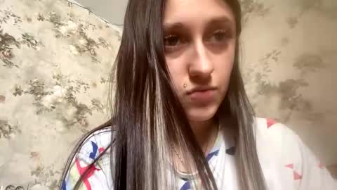 Snapshot of viktoria9898 chatting on 09.23.25 Sweett online show from 09.23.25