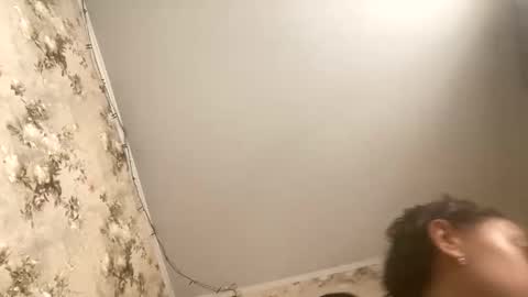 Snapshot of viktoria9898 chatting on 10.15.25 Sweett online show from 10.15.25