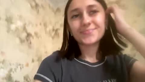 Snapshot of viktoria9898 chatting on 11.20.25 Sweett online show from 11.20.25