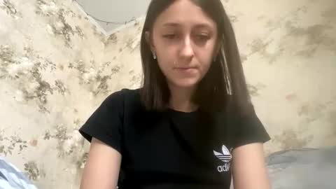 Snapshot of viktoria9898 chatting on 02.02.26 Sweett online show from 02.02.26