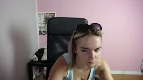 Snapshot of viktoria_lovely chatting on 06.26.26 viktoria_lovely online show from 06.26.26