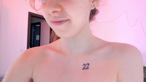 Snapshot of viktoria_sullivans chatting on 12.17.24 Vikky online show from 12.17.24