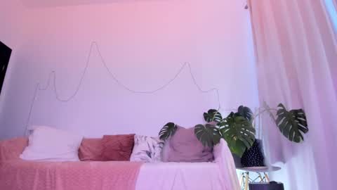 Snapshot of viktoria_sullivans chatting on 02.02.25 Vikky online show from 02.02.25
