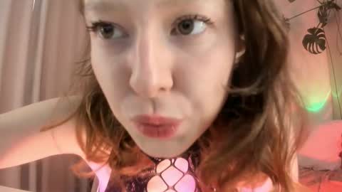 Snapshot of viktoria_sullivans chatting on 09.23.25 Vikky online show from 09.23.25