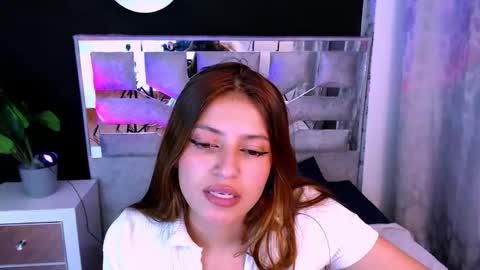 Snapshot of viky_evanss chatting on 04.17.26 viky_evanss online show from 04.17.26
