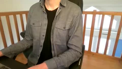 Snapshot of vince_du_80 chatting on 10.15.25 Vince online show from 10.15.25