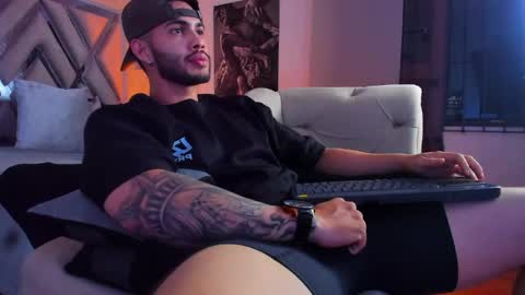 Snapshot of vincentblack_ chatting on 05.15.26 Vincent online show from 05.15.26