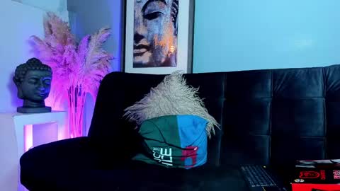 Snapshot of vincentsartori chatting on 10.31.25 Vincent Sartori online show from 10.31.25