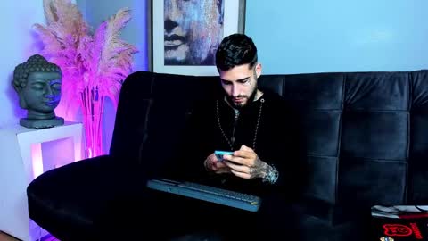 Snapshot of vincentsartori chatting on 11.08.25 Vincent Sartori online show from 11.08.25