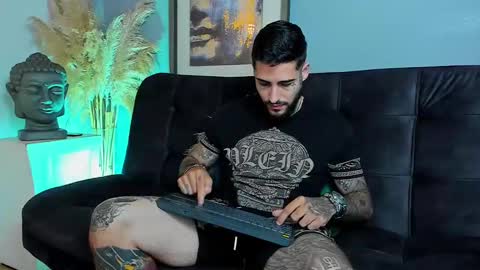 Snapshot of vincentsartori chatting on 11.20.25 Vincent Sartori online show from 11.20.25