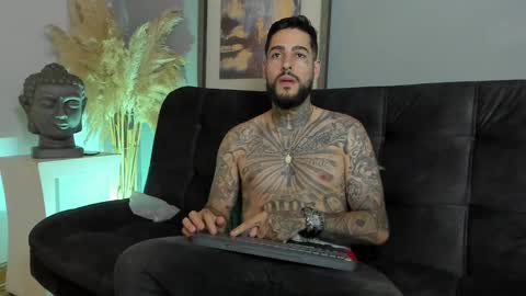 Snapshot of vincentsartori chatting on 11.22.25 Vincent Sartori online show from 11.22.25