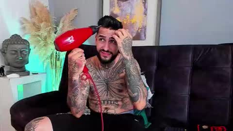 Snapshot of vincentsartori chatting on 11.30.25 Vincent Sartori online show from 11.30.25