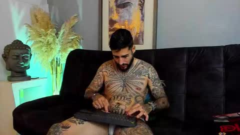 Snapshot of vincentsartori chatting on 12.03.25 Vincent Sartori online show from 12.03.25