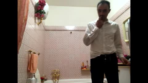 Snapshot of vinmin90 chatting on 12.29.24 Zenith online show from 12.29.24